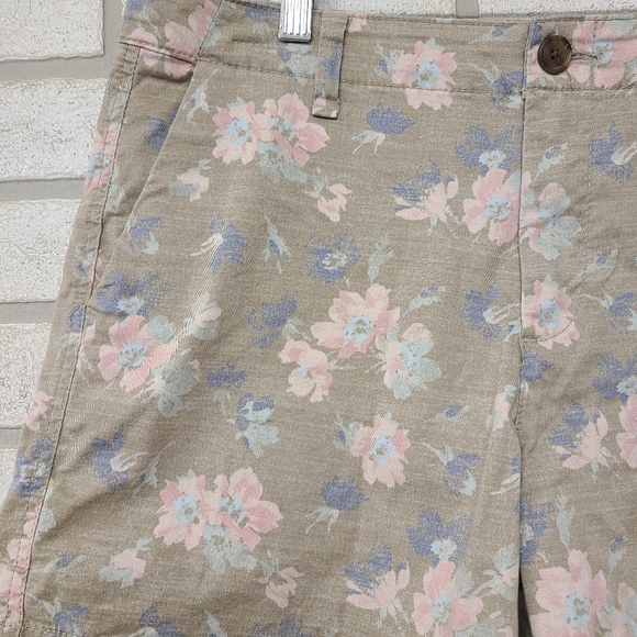 Gap Pink Blue Floral Print Chino Shorts Size 8 - Picture 2 of 6